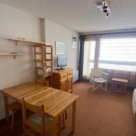 Apartment Face Aux Pistes A - 4 Pers, Balcon, Parking - Fr-1-445-200 Montgenevre
